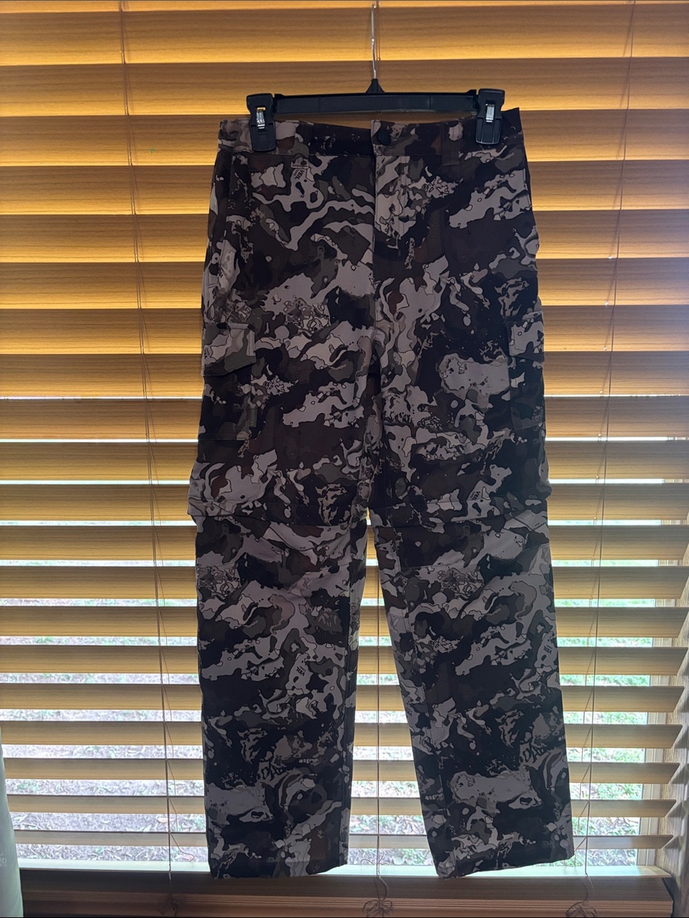 Magellan Outdoors Men's Black & Gray Camo Cargo Pants